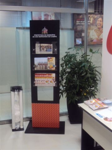 Totem porta folheto.JPG