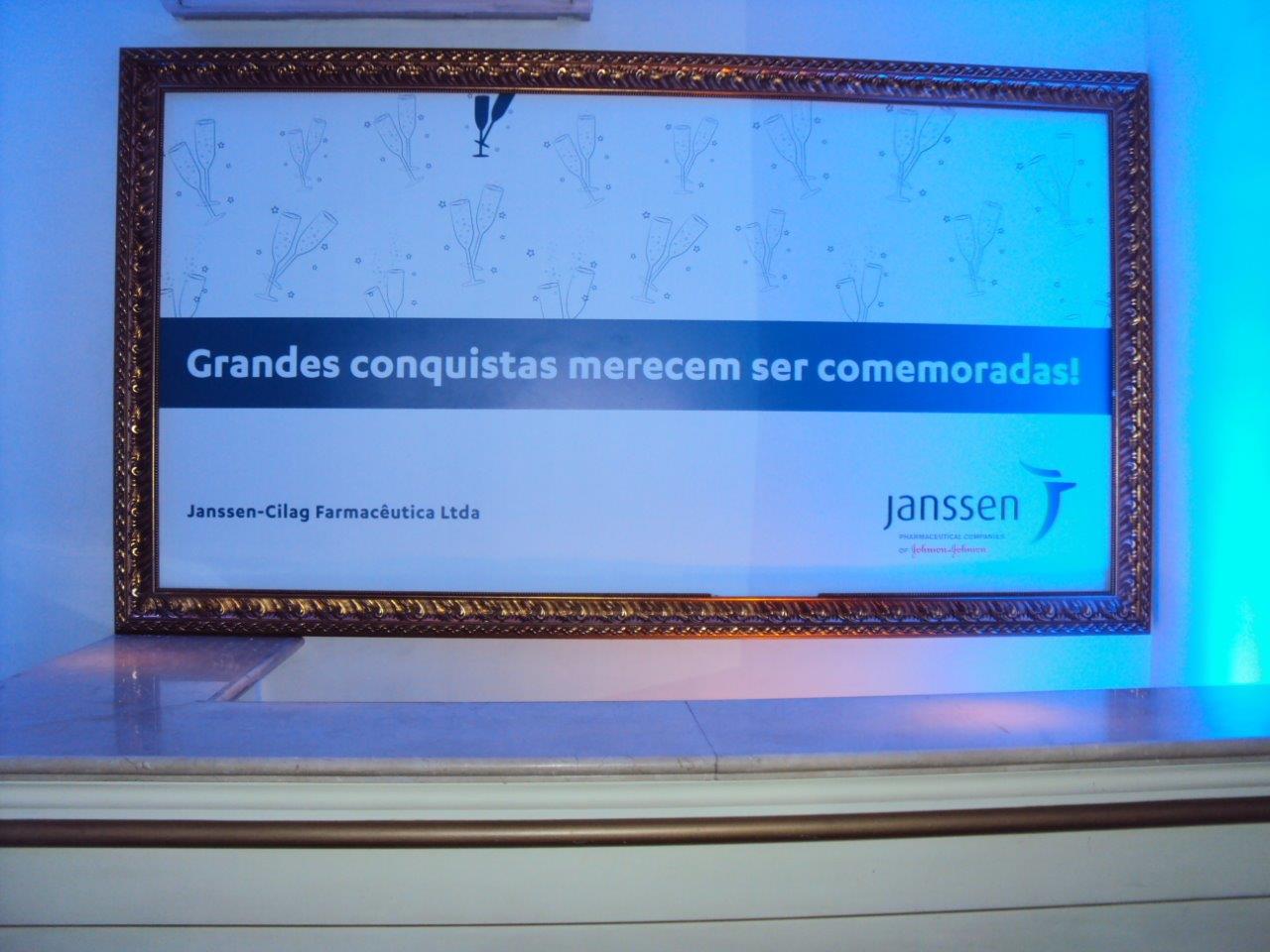 QD moldura Dourado.jpg