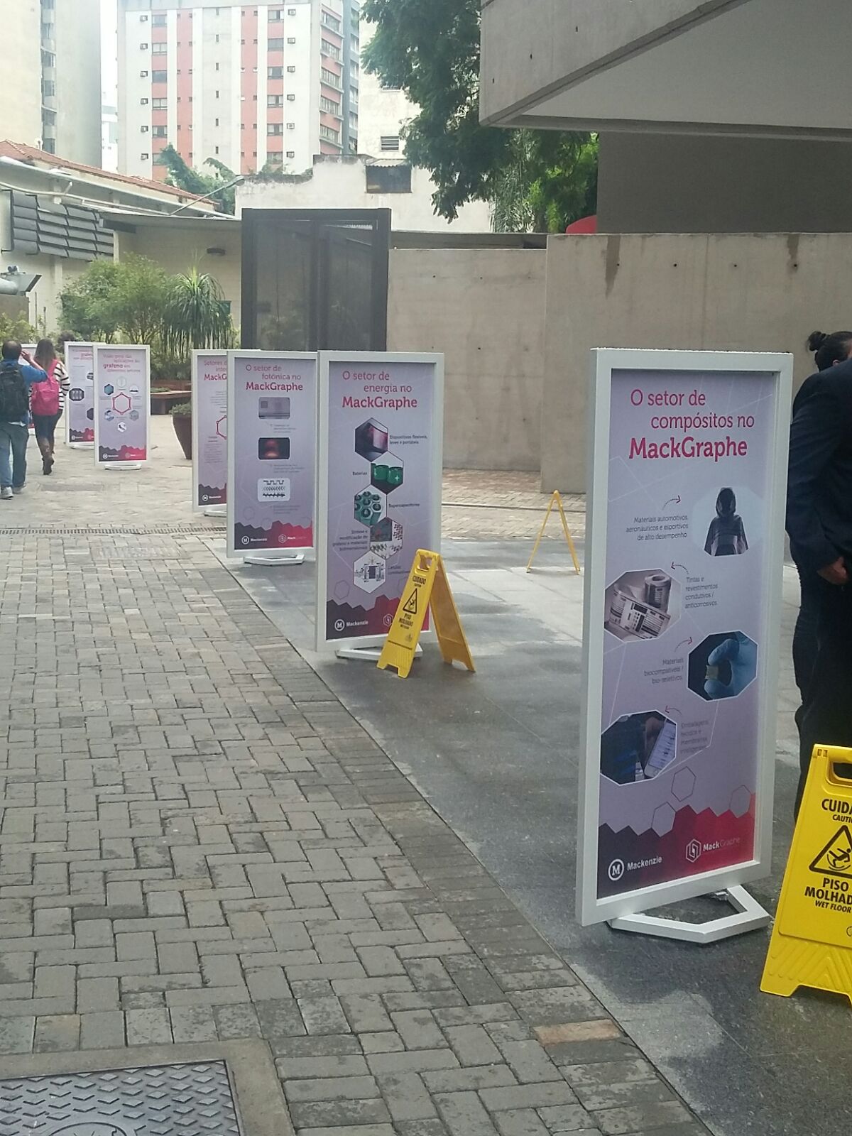 Totem de Aço BRANCO.jpg